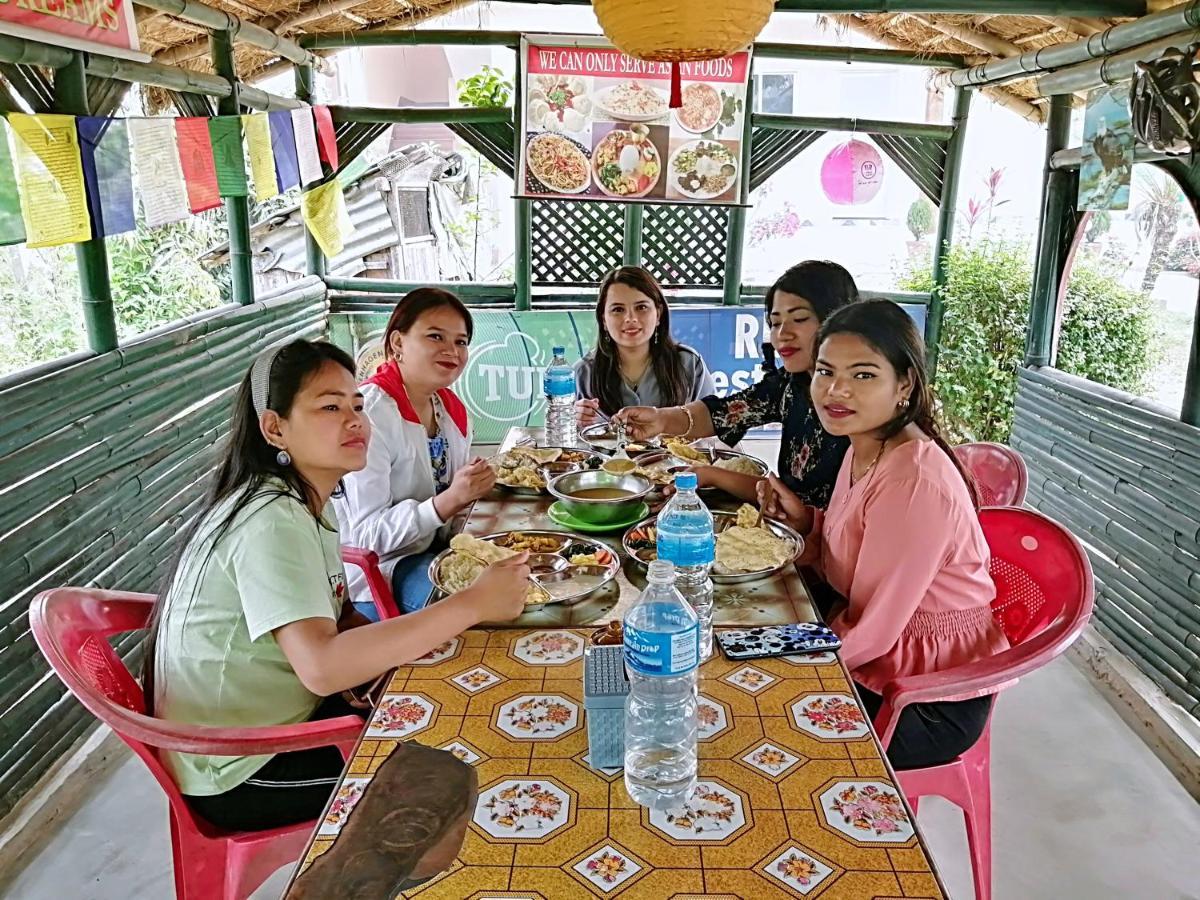 Hotel Garden Of Dreams Sauraha Exterior foto